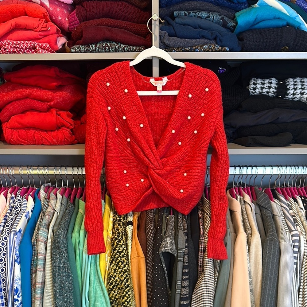 No Boundaries red with knotted white pearl v neck long sleeve sweater size 7